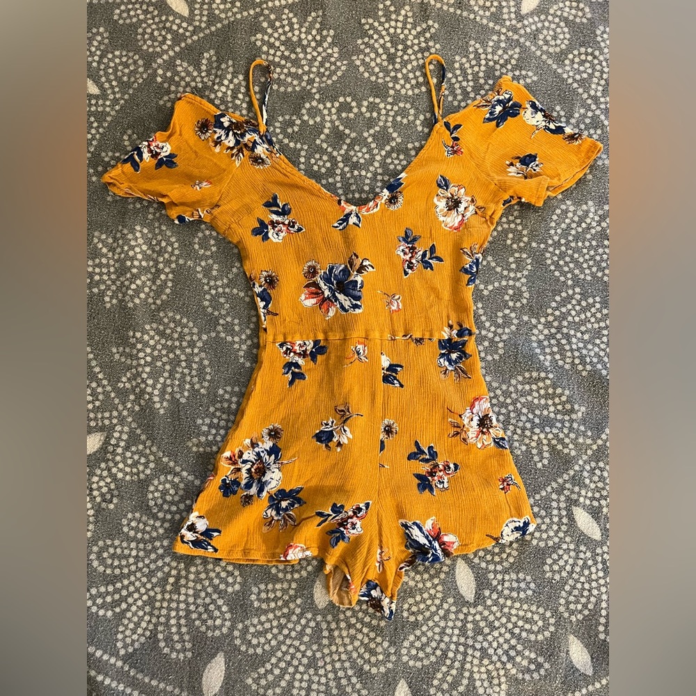 Kendall & Kylie Cold Shoulder Floral Romper S